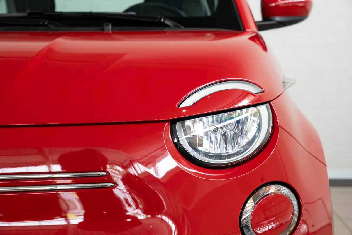 42 kWh | Camera | Parkeersensoren Voor & Achter | Navigatie | Apple Carplay & Android Auto | Keyless |