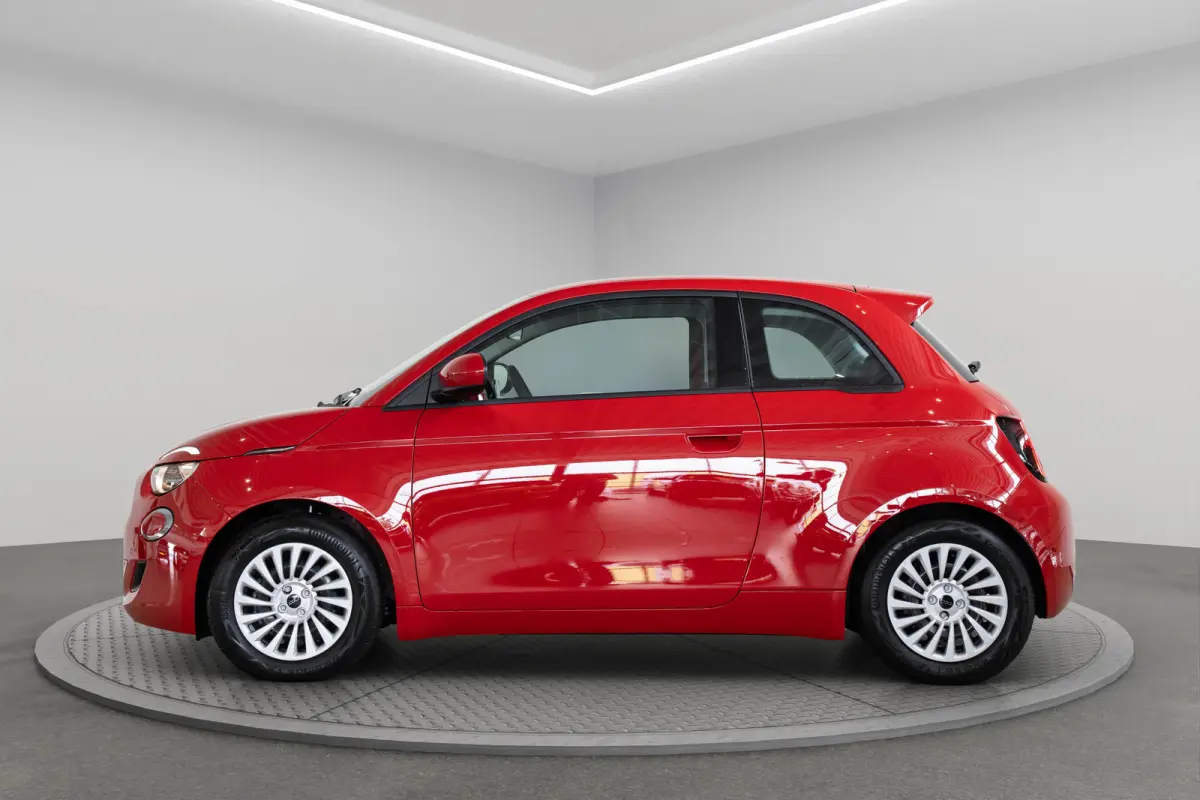 42 kWh | Camera | Parkeersensoren Voor & Achter | Navigatie | Apple Carplay & Android Auto | Keyless |