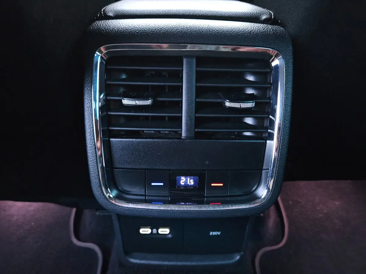 1.5 e-TSI Business Edition Plus Automaat/Virtuel/Led/Adapt.Cruise/Trekhaak/Camera/AppleCarplay/Stoelverwarming
