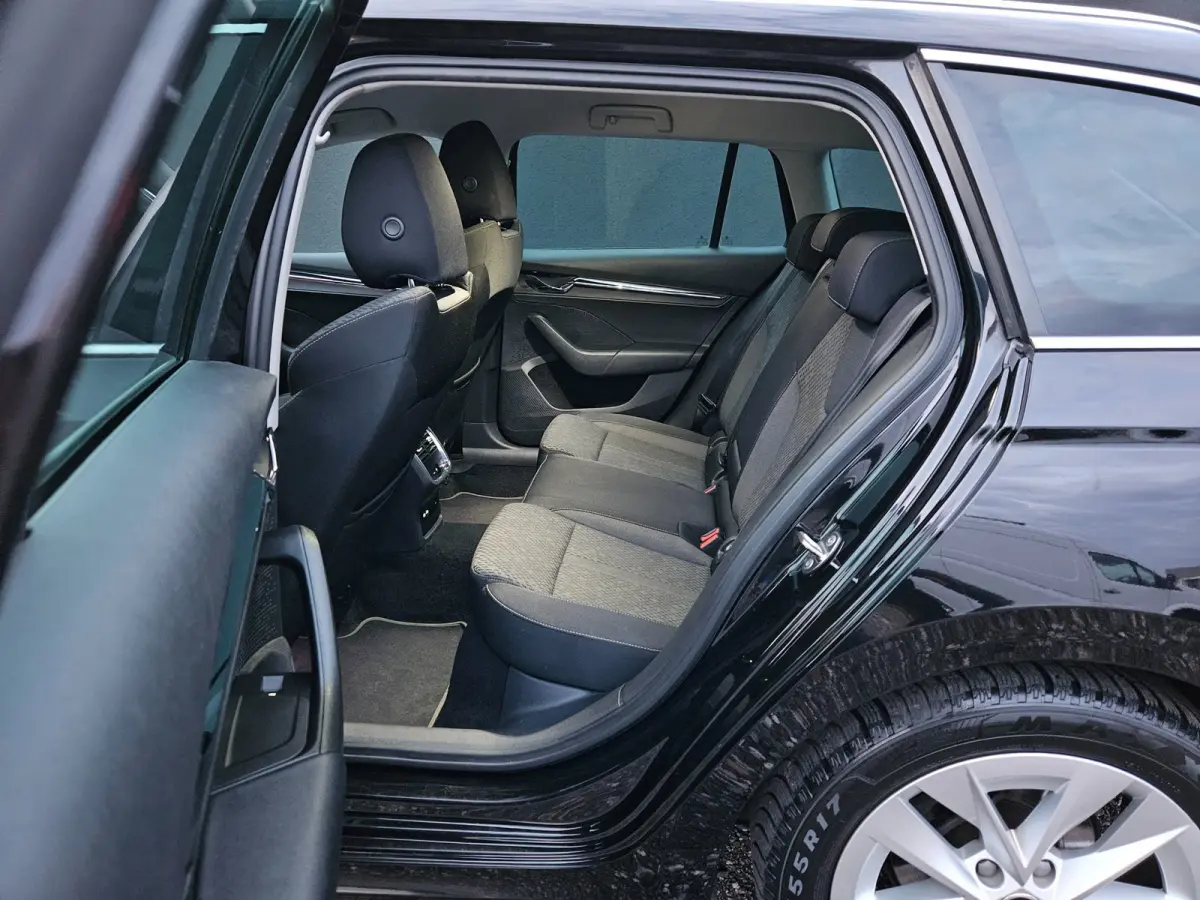 1.5 e-TSI Business Edition Plus Automaat/Virtuel/Led/Adapt.Cruise/Trekhaak/Camera/AppleCarplay/Stoelverwarming