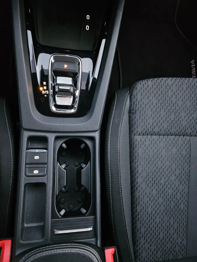 1.5 e-TSI Business Edition Plus Automaat/Virtuel/Led/Adapt.Cruise/Trekhaak/Camera/AppleCarplay/Stoelverwarming