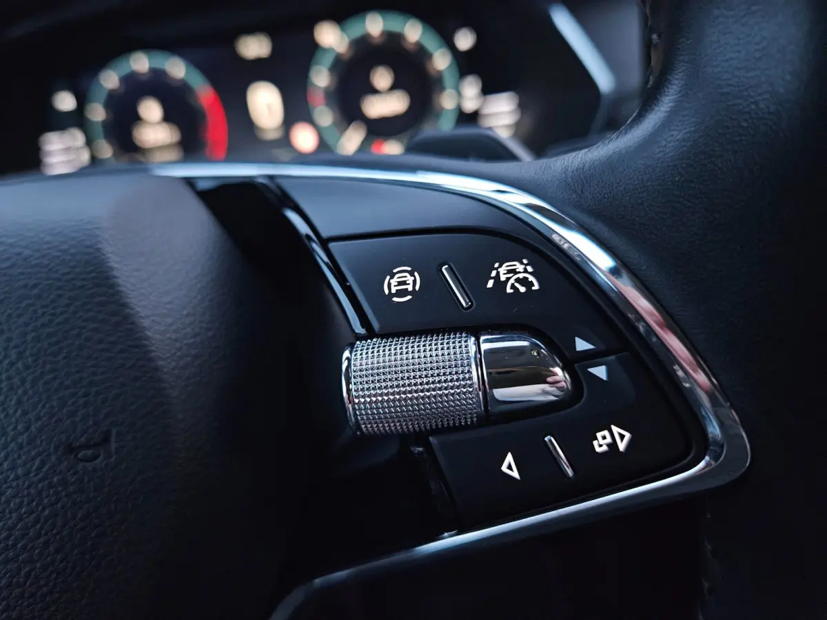 1.5 e-TSI Business Edition Plus Automaat/Virtuel/Led/Adapt.Cruise/Trekhaak/Camera/AppleCarplay/Stoelverwarming