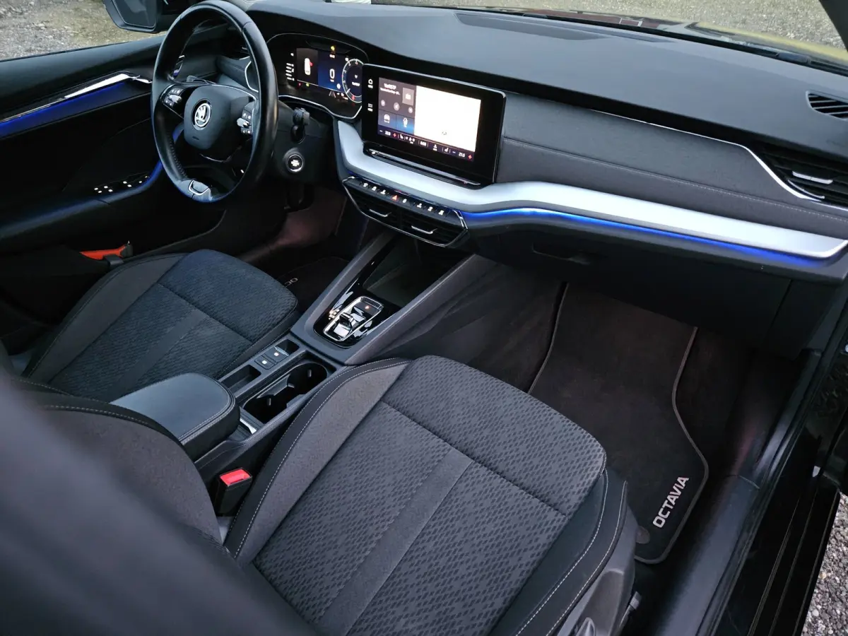 1.5 e-TSI Business Edition Plus Automaat/Virtuel/Led/Adapt.Cruise/Trekhaak/Camera/AppleCarplay/Stoelverwarming