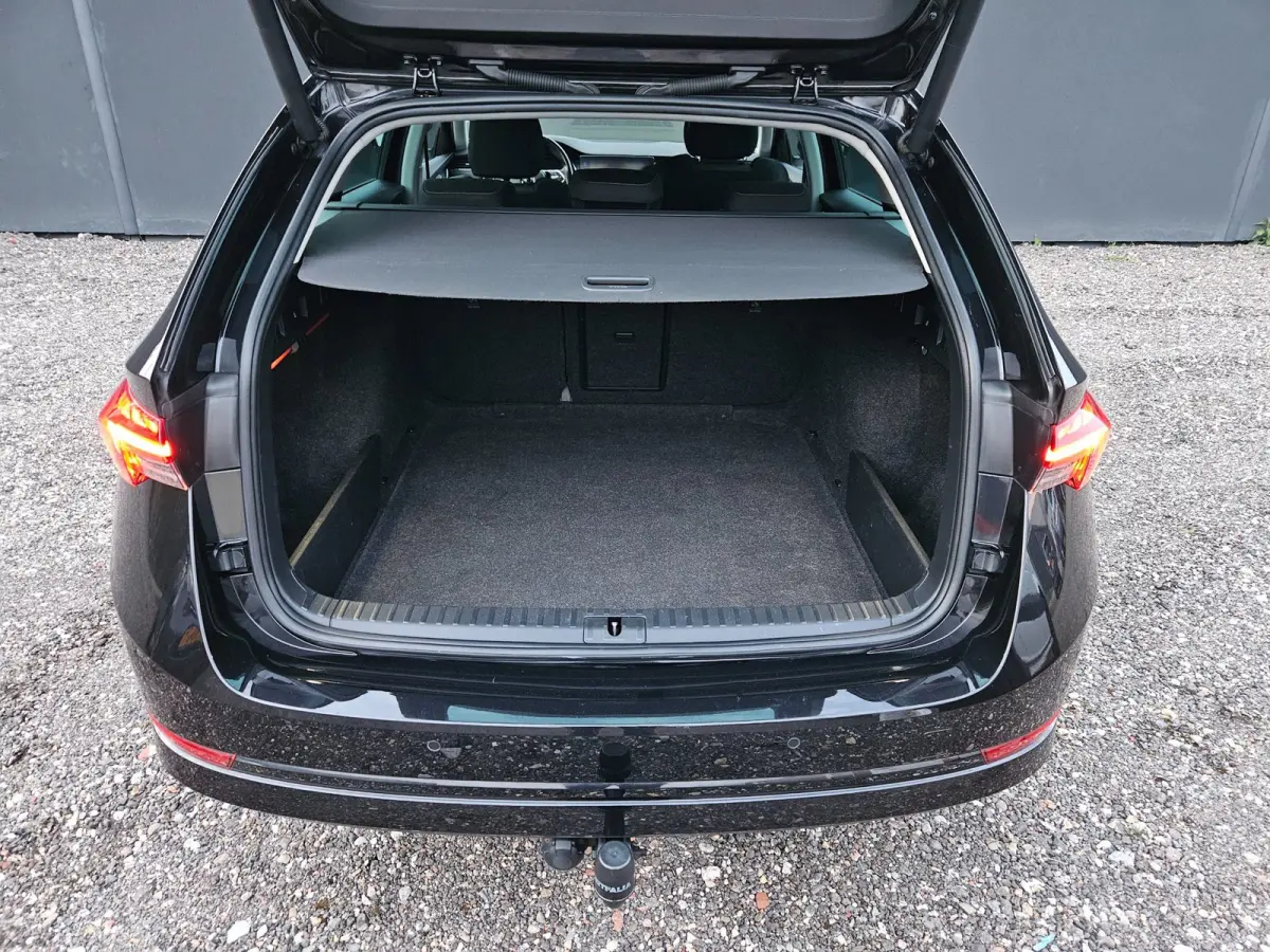 1.5 e-TSI Business Edition Plus Automaat/Virtuel/Led/Adapt.Cruise/Trekhaak/Camera/AppleCarplay/Stoelverwarming