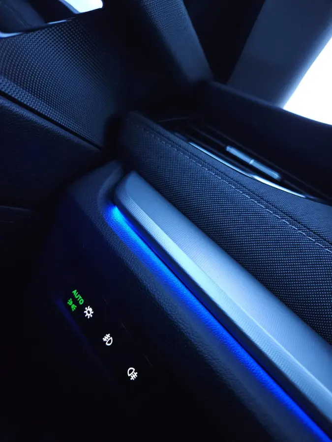 1.5 e-TSI Business Edition Plus Automaat/Virtuel/Led/Adapt.Cruise/Trekhaak/Camera/AppleCarplay/Stoelverwarming
