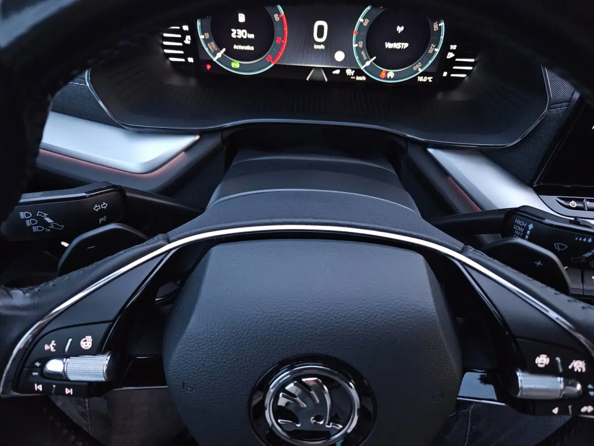 1.5 e-TSI Business Edition Plus Automaat/Virtuel/Led/Adapt.Cruise/Trekhaak/Camera/AppleCarplay/Stoelverwarming