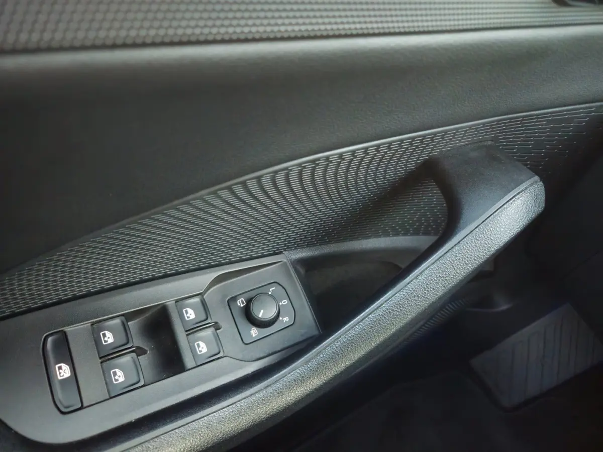 1.5 e-TSI Business Edition Plus Automaat/Virtuel/Led/Adapt.Cruise/Trekhaak/Camera/AppleCarplay/Stoelverwarming