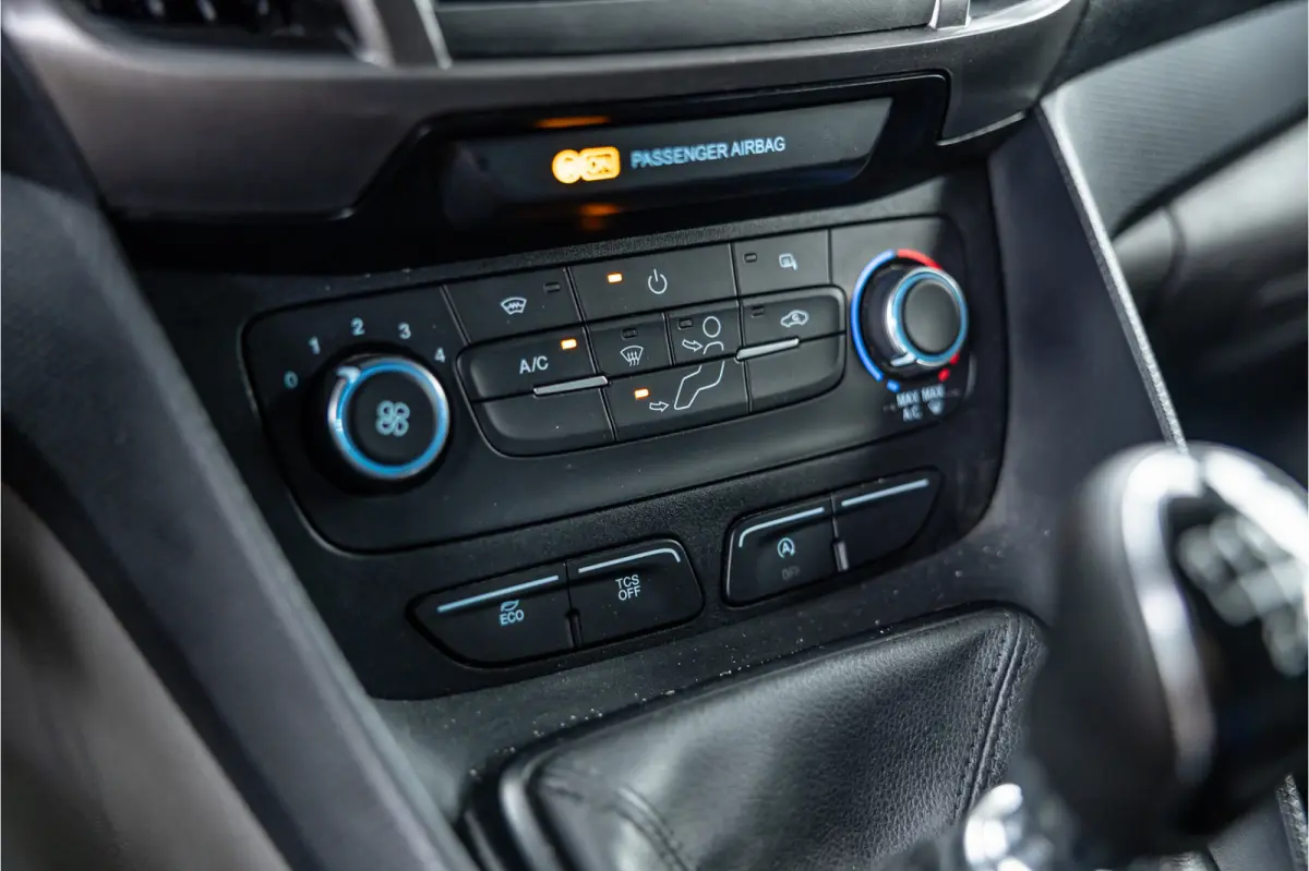 1.5 EcoBlue L2 | Raptor edition | CarPlay | Camera | Navigatie | 3-zitter | Inrichting | DAB | Nieuwe APK