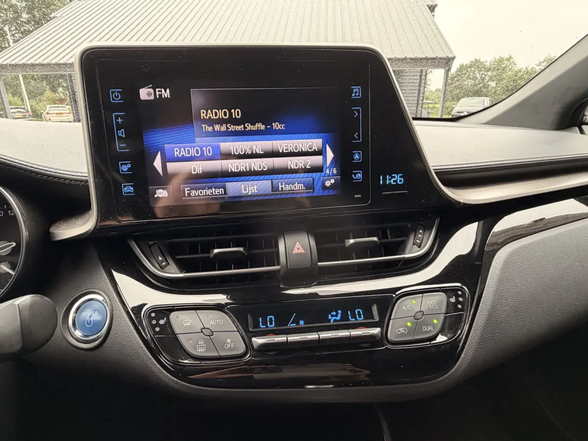 1.8 Hybrid Dynamic | LED | Trekhaak | Camera | Stoelverwarming | All-seasons | Navi | Keyless |