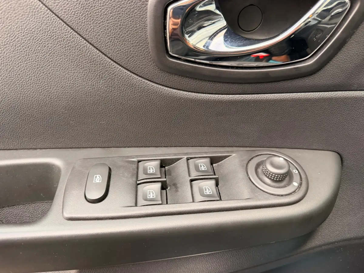 0.9 TCe /Navi/Cruise-c/Led/Airco/Trekhaak/AUX/Dealer-onderhouden