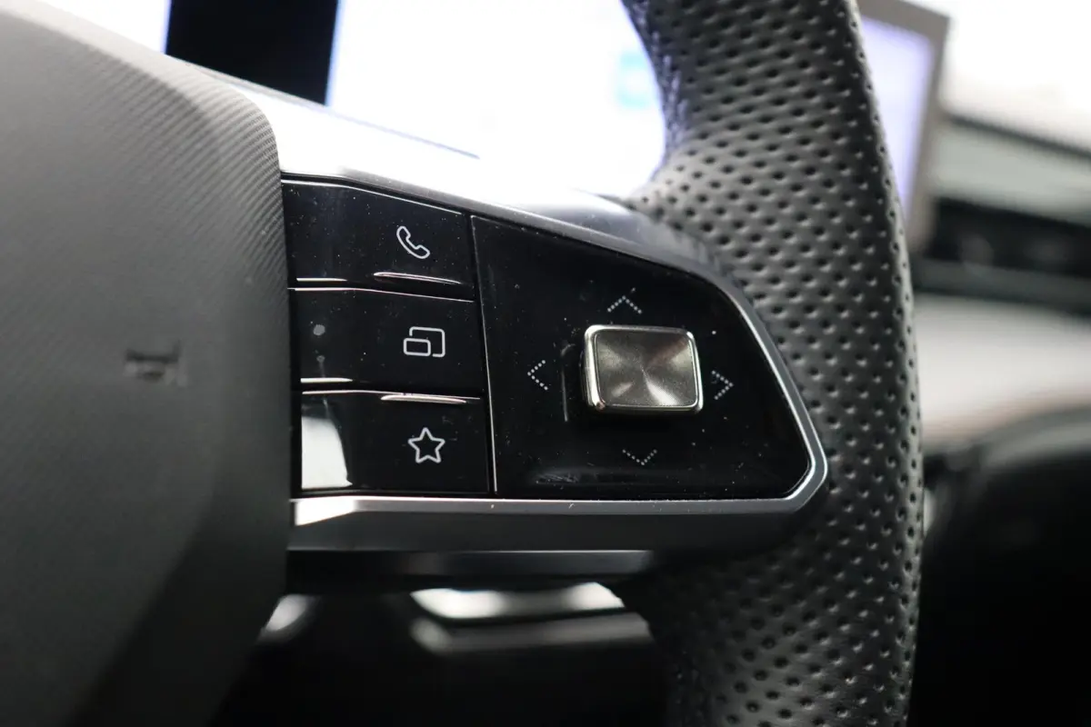 1.5 Luxury | Elektrische Verstelbare Stoelen | Stoelverwarming | Apple Carplay & Android Auto |