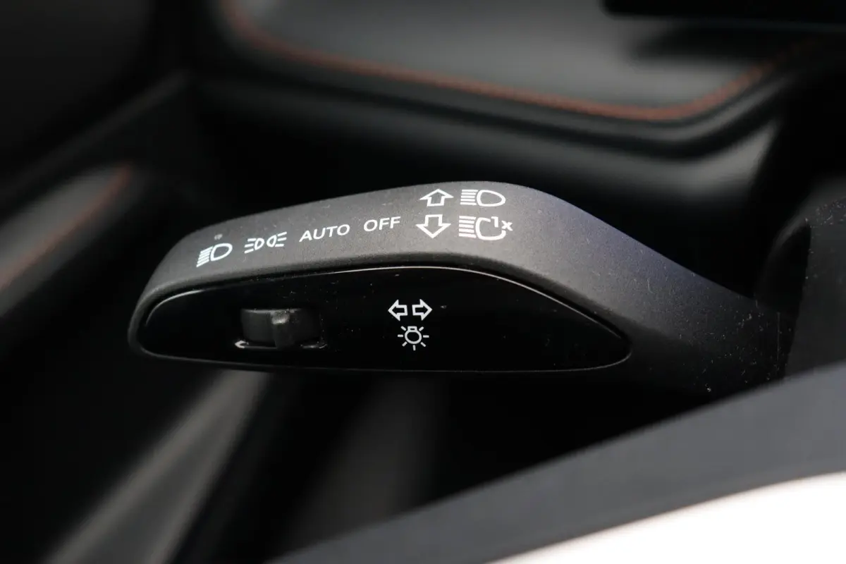 1.5 Luxury | Elektrische Verstelbare Stoelen | Stoelverwarming | Apple Carplay & Android Auto |