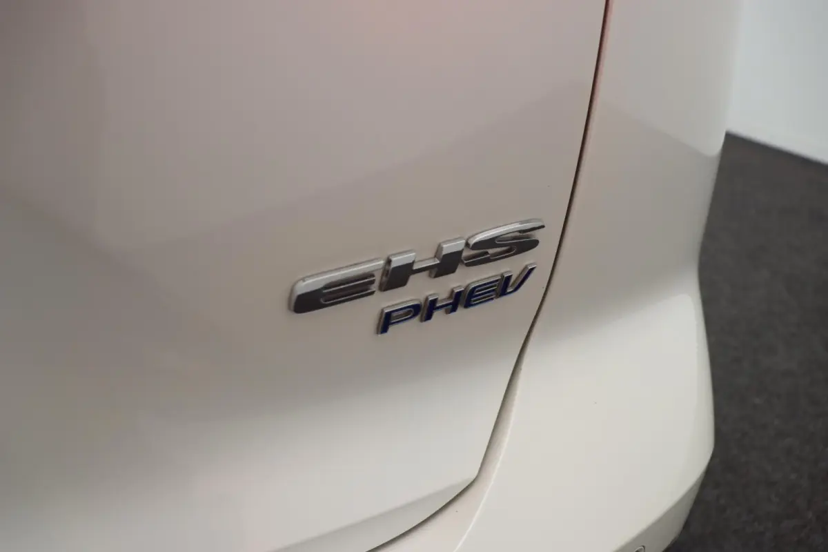 1.5 Luxury | Elektrische Verstelbare Stoelen | Stoelverwarming | Apple Carplay & Android Auto |