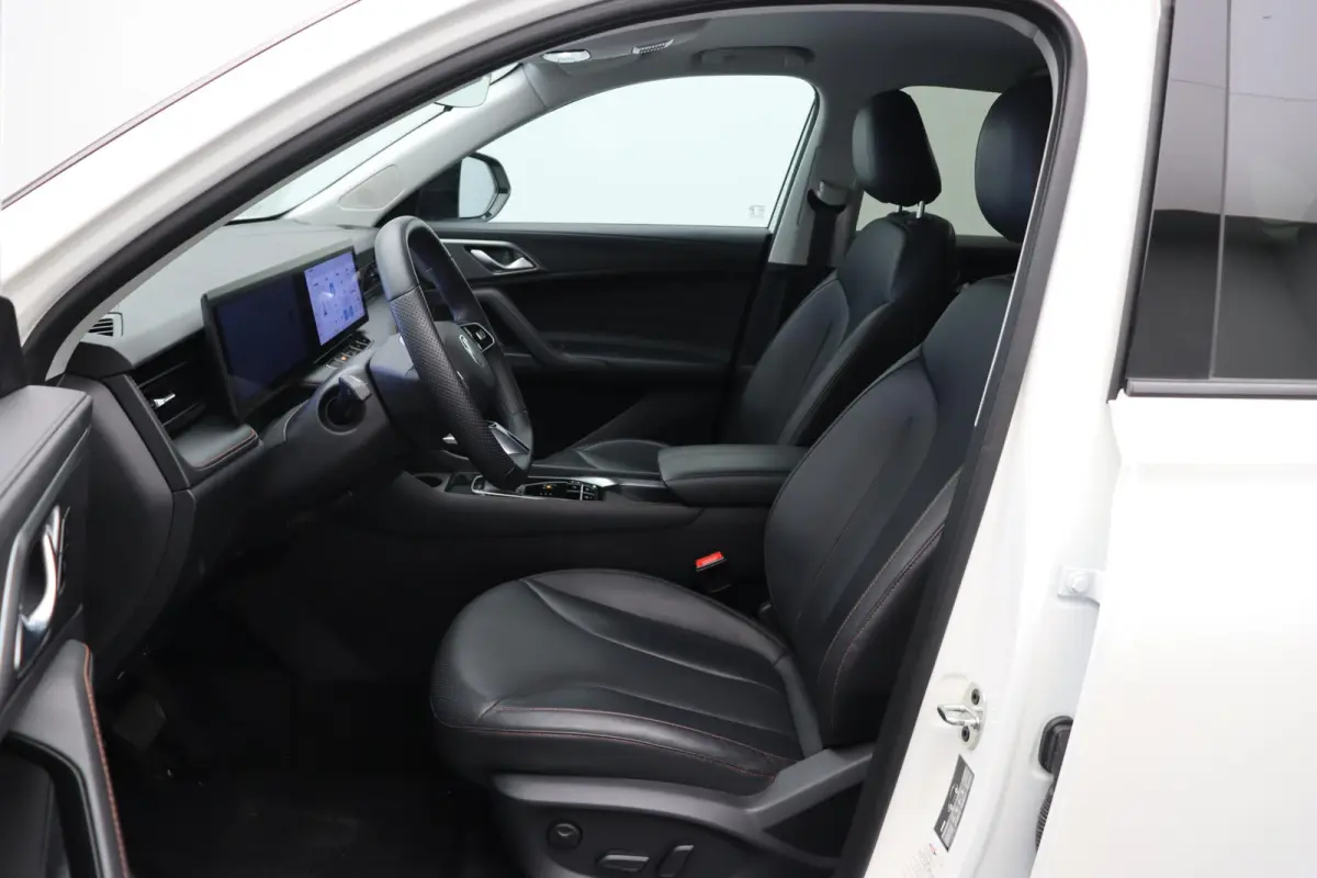 1.5 Luxury | Elektrische Verstelbare Stoelen | Stoelverwarming | Apple Carplay & Android Auto |