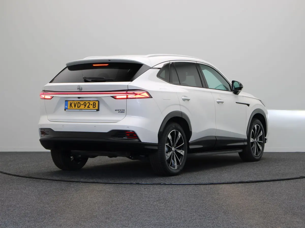 1.5 Luxury | Elektrische Verstelbare Stoelen | Stoelverwarming | Apple Carplay & Android Auto |