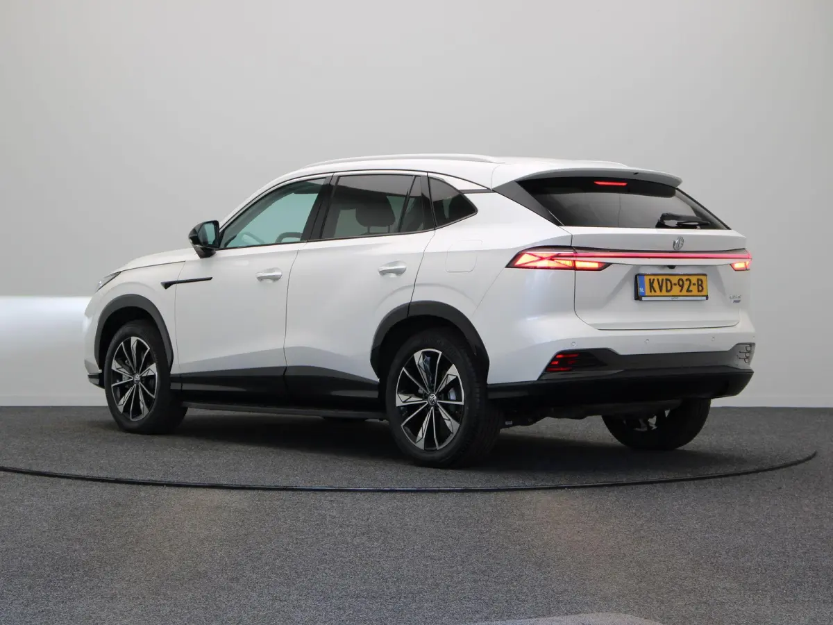 1.5 Luxury | Elektrische Verstelbare Stoelen | Stoelverwarming | Apple Carplay & Android Auto |