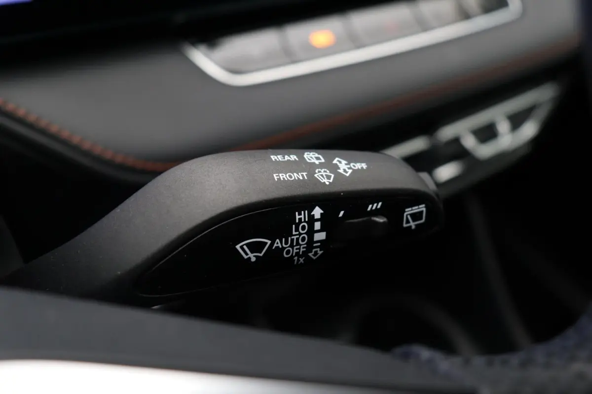 1.5 Luxury | Elektrische Verstelbare Stoelen | Stoelverwarming | Apple Carplay & Android Auto |