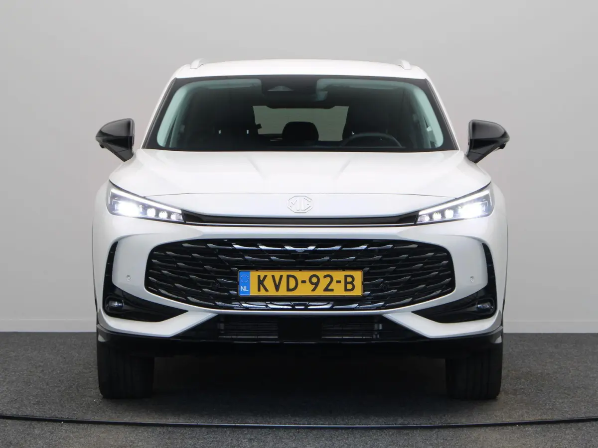 1.5 Luxury | Elektrische Verstelbare Stoelen | Stoelverwarming | Apple Carplay & Android Auto |