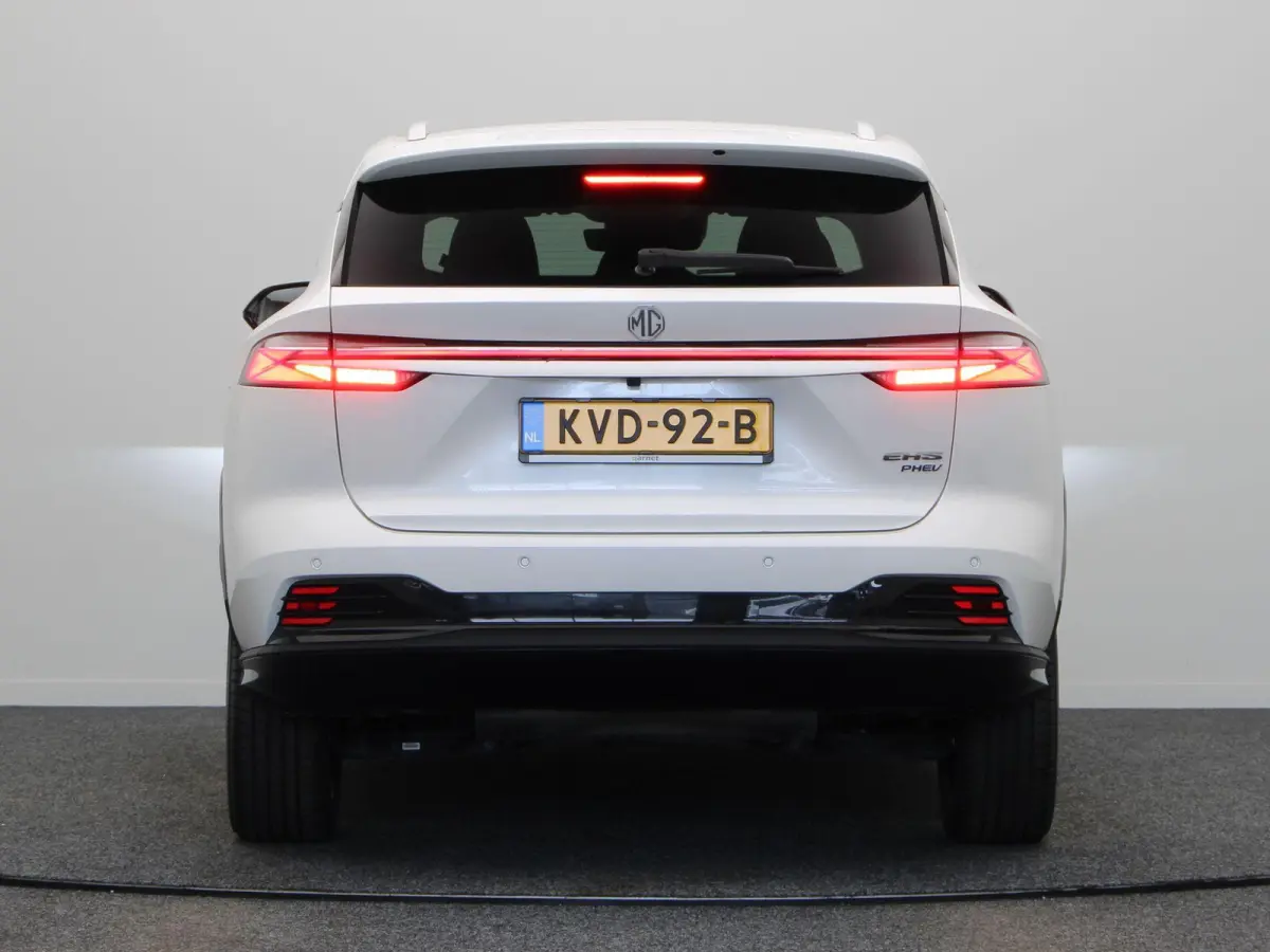 1.5 Luxury | Elektrische Verstelbare Stoelen | Stoelverwarming | Apple Carplay & Android Auto |