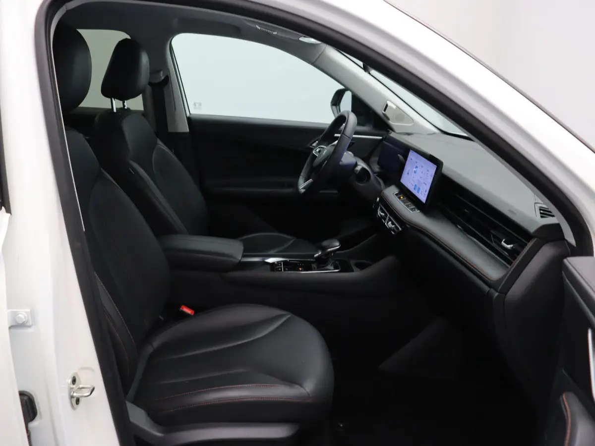 1.5 Luxury | Elektrische Verstelbare Stoelen | Stoelverwarming | Apple Carplay & Android Auto |