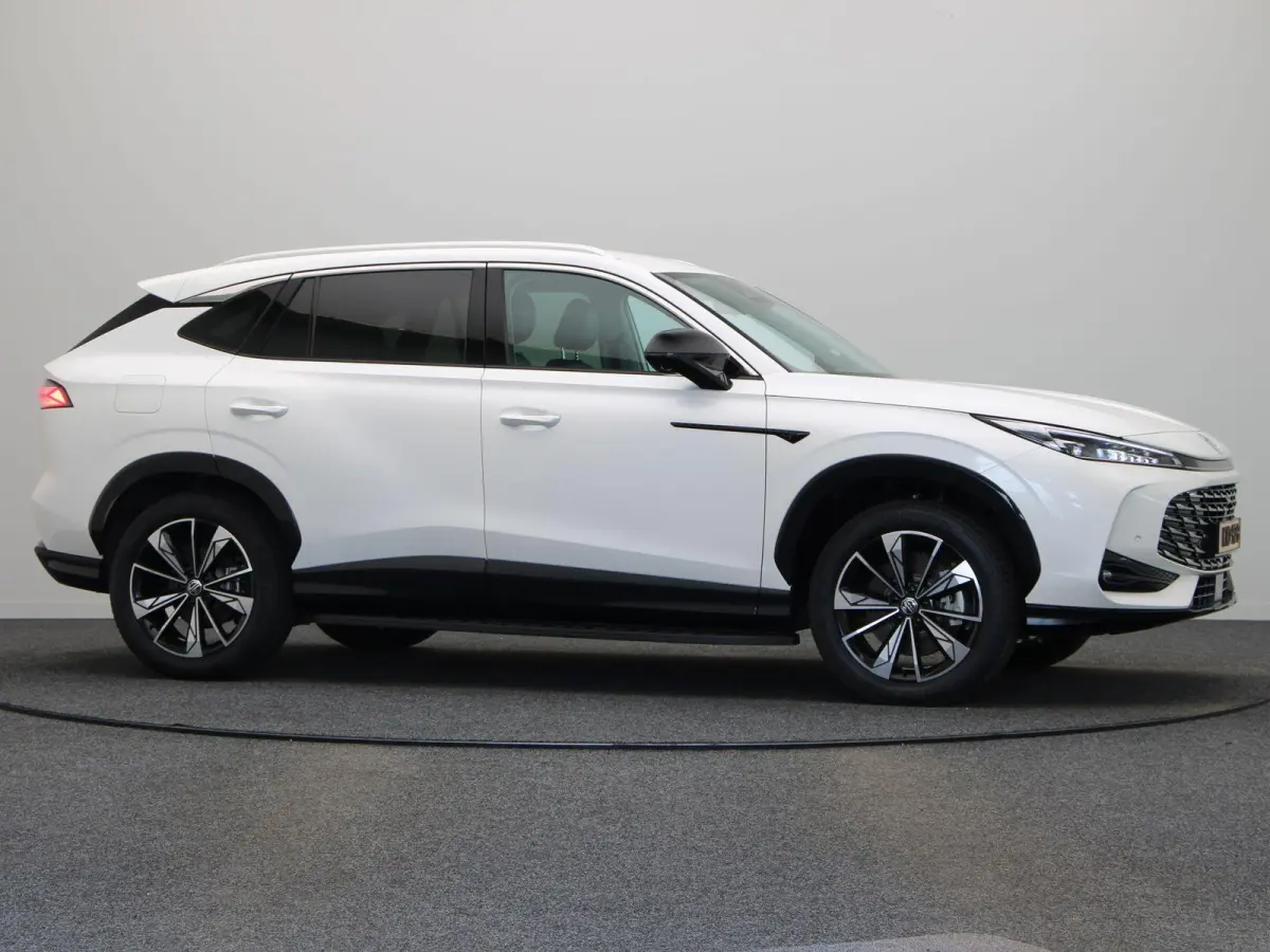 1.5 Luxury | Elektrische Verstelbare Stoelen | Stoelverwarming | Apple Carplay & Android Auto |