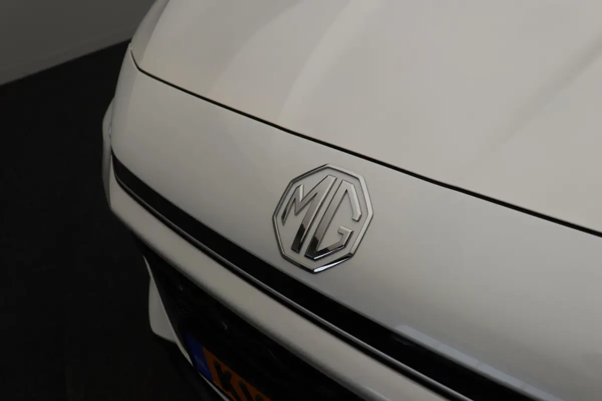 1.5 Luxury | Elektrische Verstelbare Stoelen | Stoelverwarming | Apple Carplay & Android Auto |