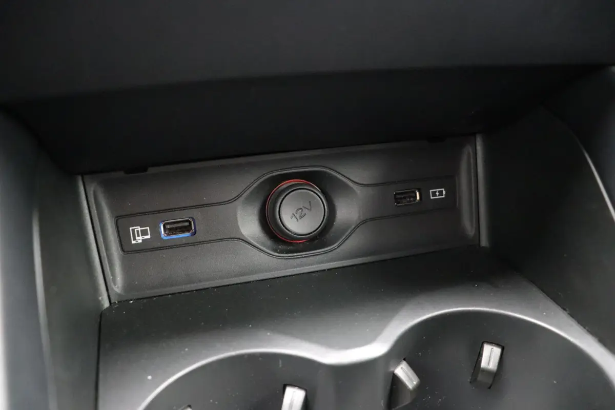 1.5 Luxury | Elektrische Verstelbare Stoelen | Stoelverwarming | Apple Carplay & Android Auto |