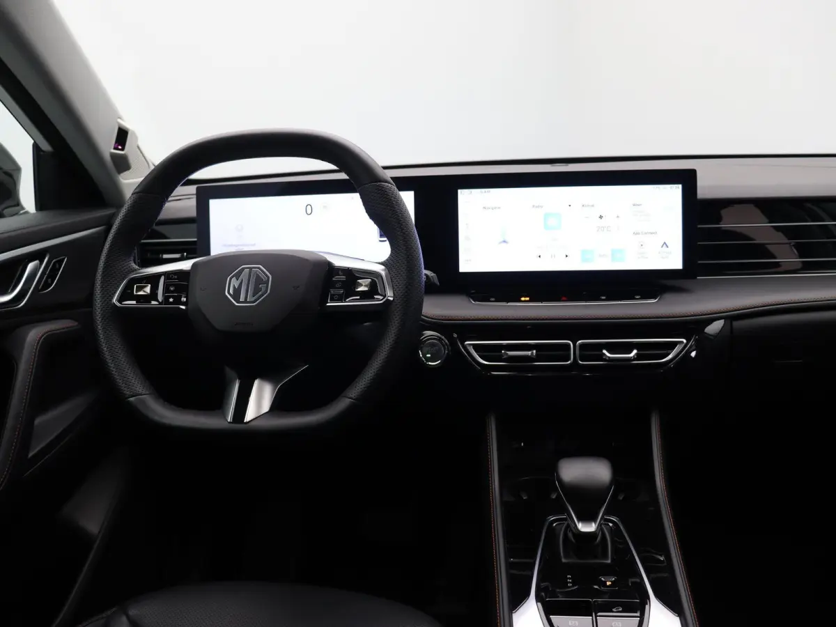 1.5 Luxury | Elektrische Verstelbare Stoelen | Stoelverwarming | Apple Carplay & Android Auto |