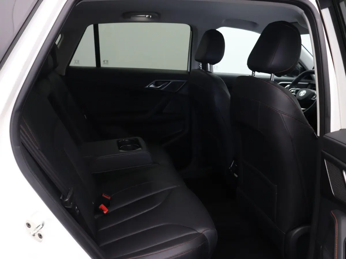 1.5 Luxury | Elektrische Verstelbare Stoelen | Stoelverwarming | Apple Carplay & Android Auto |