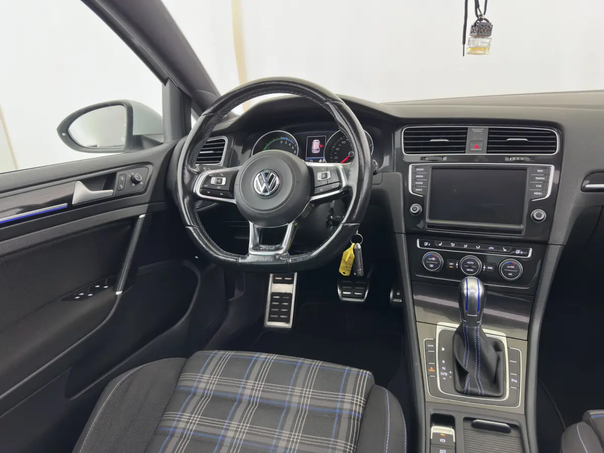 1.4 TSI GTE Aut. Panodak |Heated Seats | Xenon |18Inch | Pdc | Cruise Control