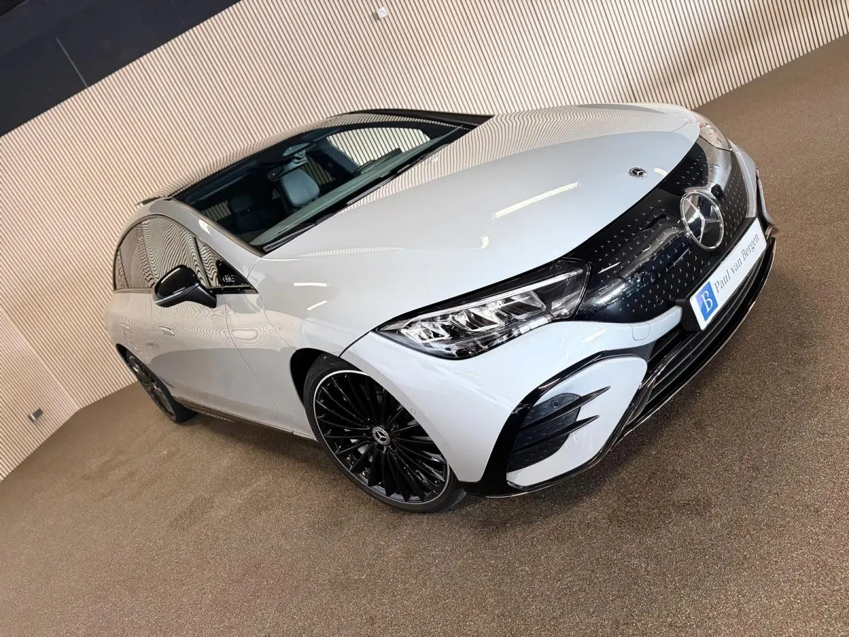 300 89 kWh AMG STYLING-NIGHT-PANORAMA-SOH 97%-MULTISPAAK VELGEN-AIRMATIC-COMPLEET