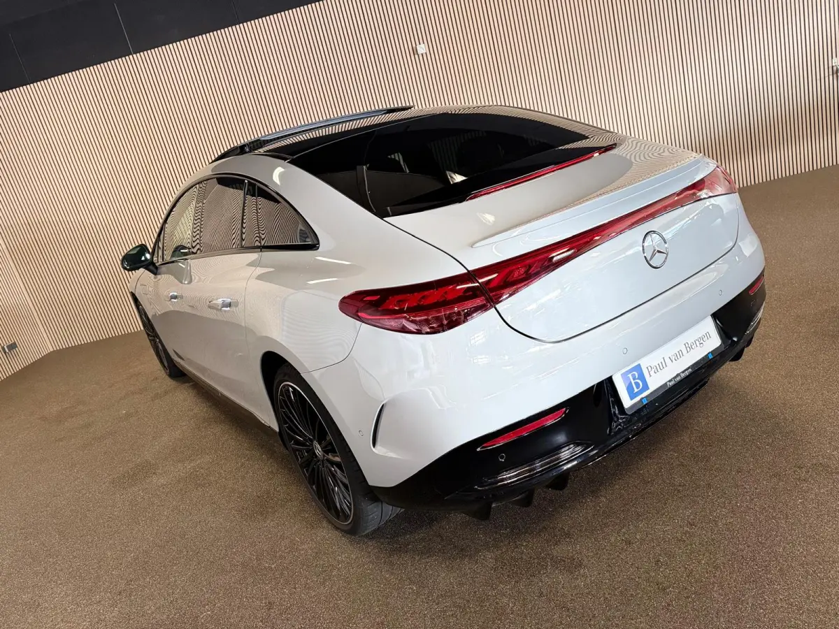 300 89 kWh AMG STYLING-NIGHT-PANORAMA-SOH 97%-MULTISPAAK VELGEN-AIRMATIC-COMPLEET