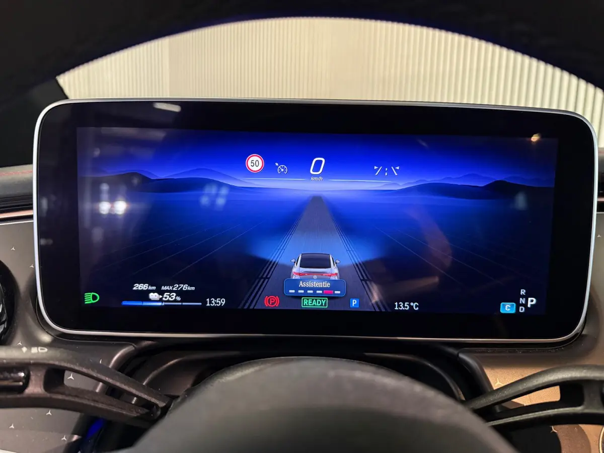300 89 kWh AMG STYLING-NIGHT-PANORAMA-SOH 97%-MULTISPAAK VELGEN-AIRMATIC-COMPLEET