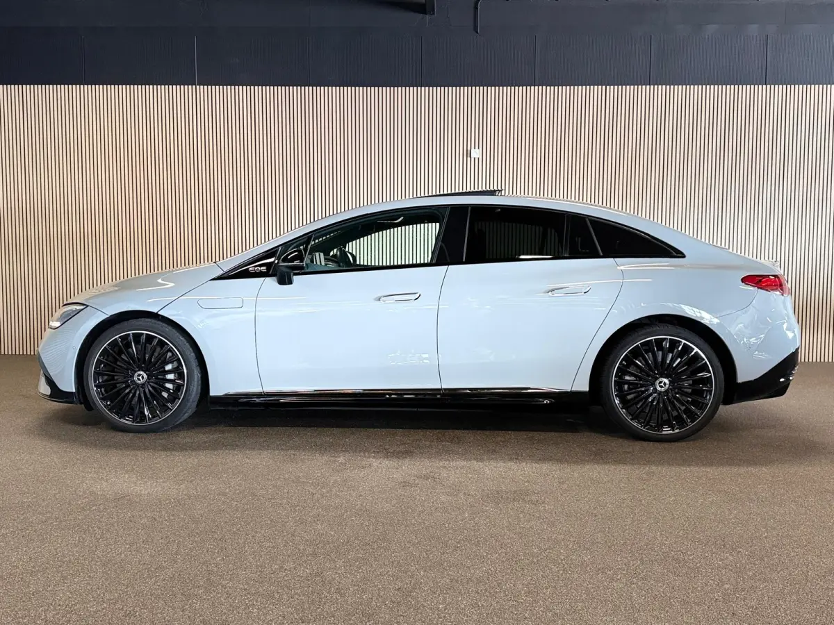 300 89 kWh AMG STYLING-NIGHT-PANORAMA-SOH 97%-MULTISPAAK VELGEN-AIRMATIC-COMPLEET