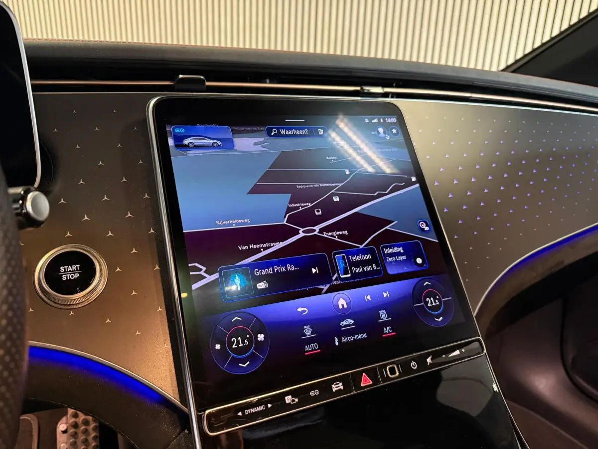 300 89 kWh AMG STYLING-NIGHT-PANORAMA-SOH 97%-MULTISPAAK VELGEN-AIRMATIC-COMPLEET
