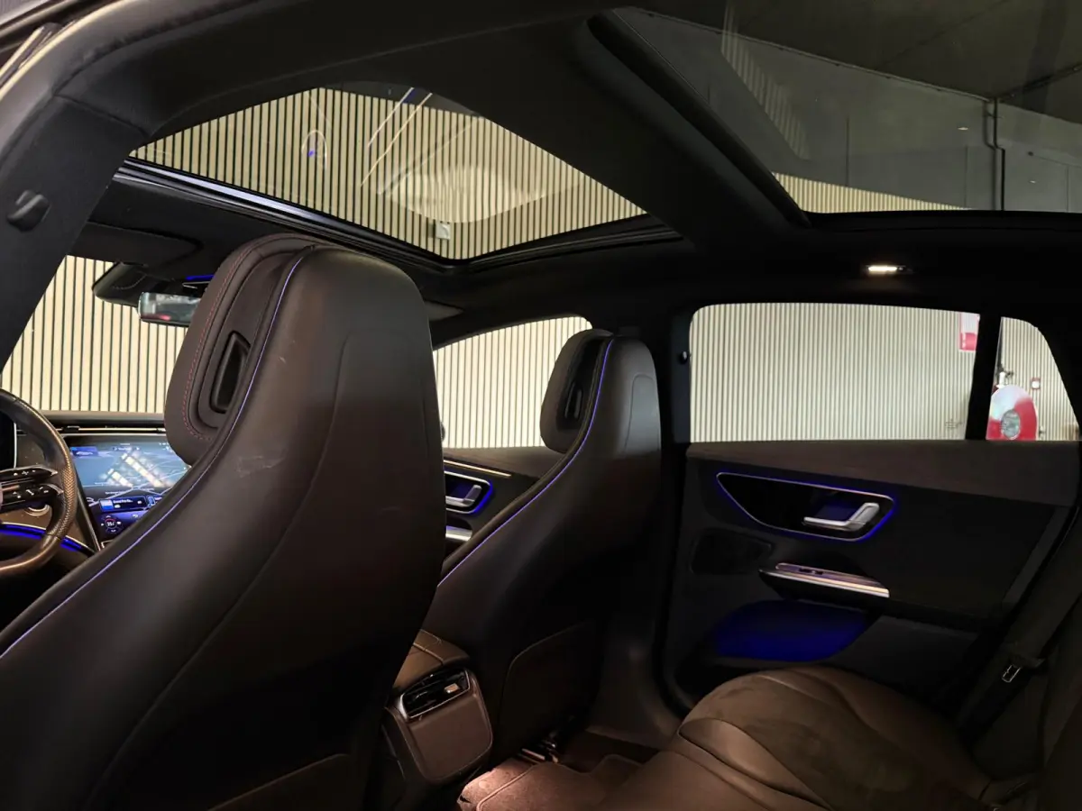 300 89 kWh AMG STYLING-NIGHT-PANORAMA-SOH 97%-MULTISPAAK VELGEN-AIRMATIC-COMPLEET