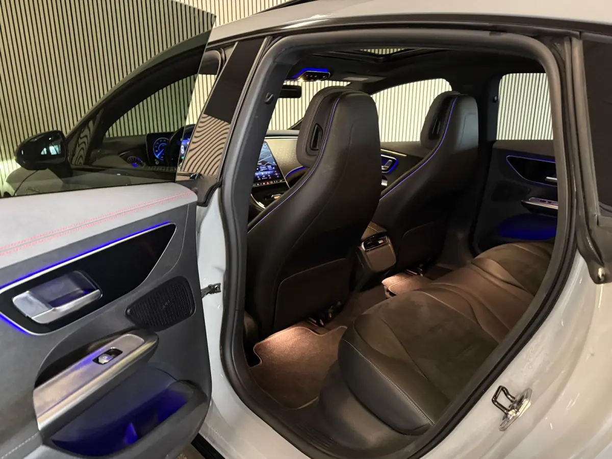 300 89 kWh AMG STYLING-NIGHT-PANORAMA-SOH 97%-MULTISPAAK VELGEN-AIRMATIC-COMPLEET