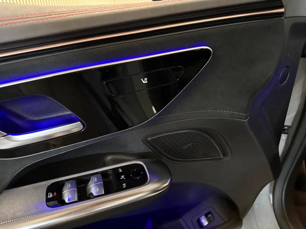 300 89 kWh AMG STYLING-NIGHT-PANORAMA-SOH 97%-MULTISPAAK VELGEN-AIRMATIC-COMPLEET
