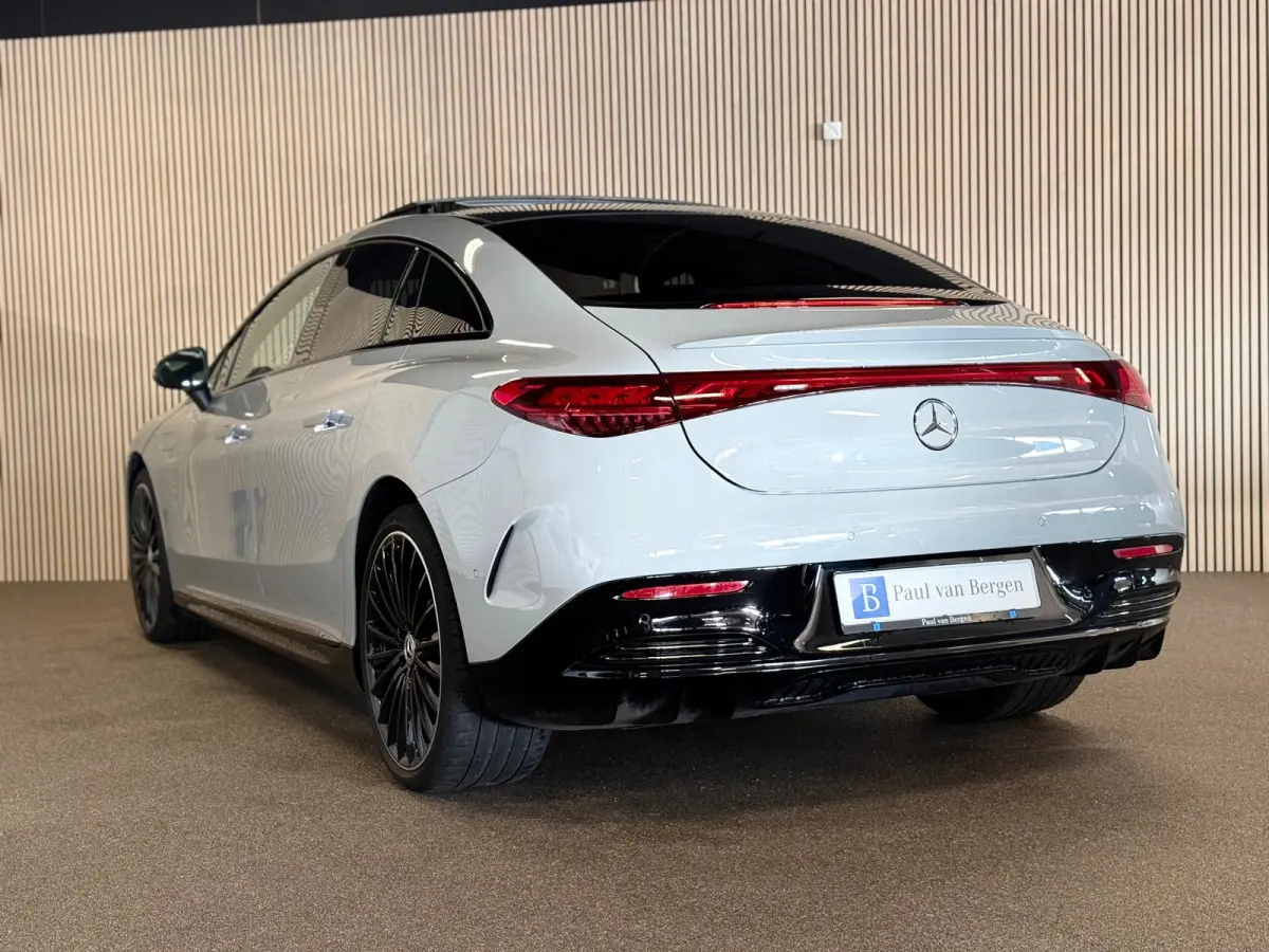 300 89 kWh AMG STYLING-NIGHT-PANORAMA-SOH 97%-MULTISPAAK VELGEN-AIRMATIC-COMPLEET