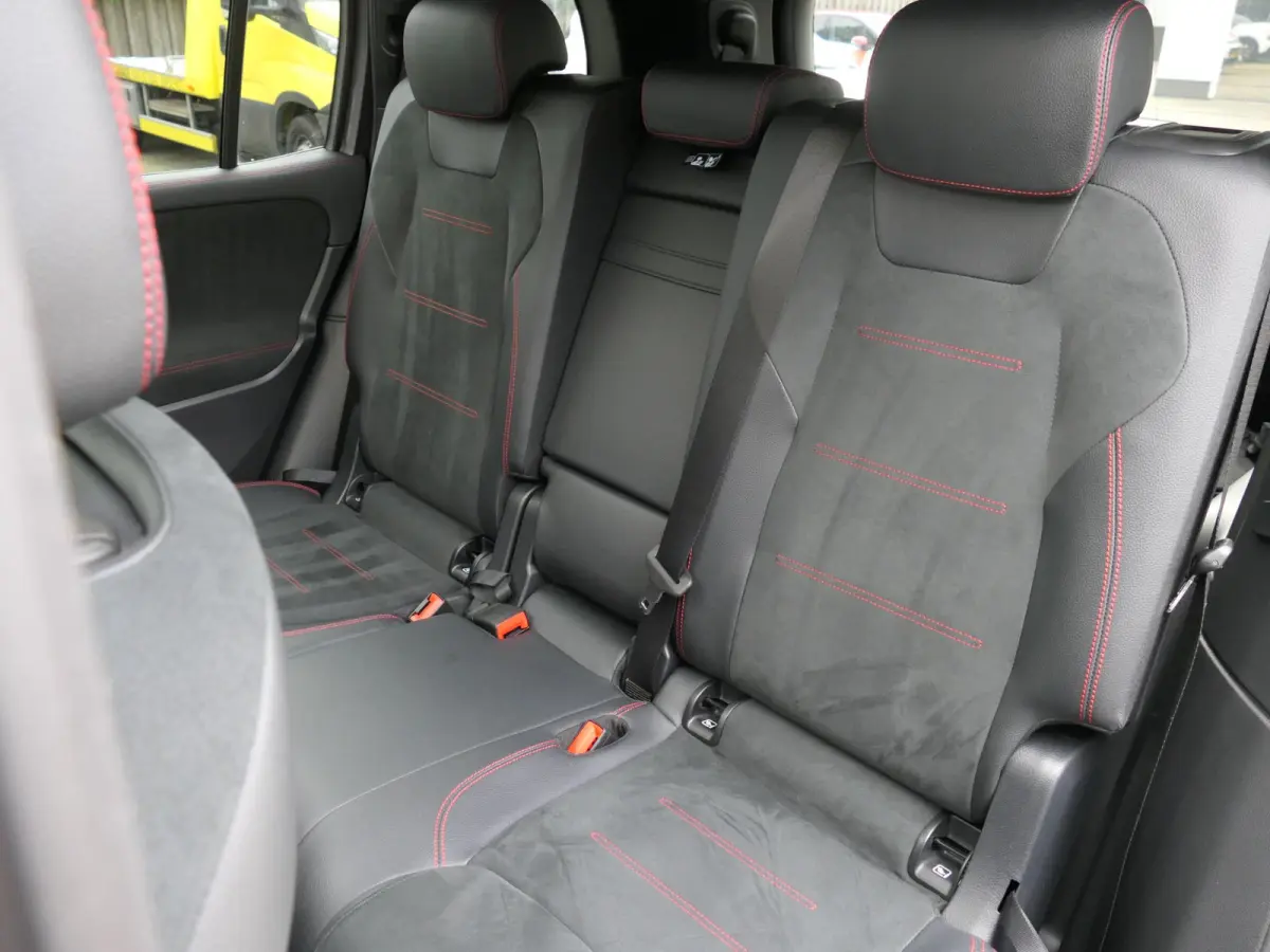 300 4MATIC AMG Line 7p. 67 kWh | Panoramadak | Full LED | Sfeerverlichting | Elektrische achterklep | Achteruitrijcamera | Dodehoek detectie | ACC | Dealer onderhouden | 1e eigenaar