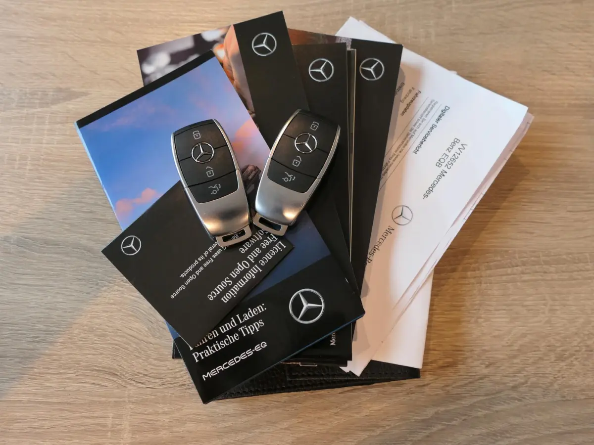 300 4MATIC AMG Line 7p. 67 kWh | Panoramadak | Full LED | Sfeerverlichting | Elektrische achterklep | Achteruitrijcamera | Dodehoek detectie | ACC | Dealer onderhouden | 1e eigenaar