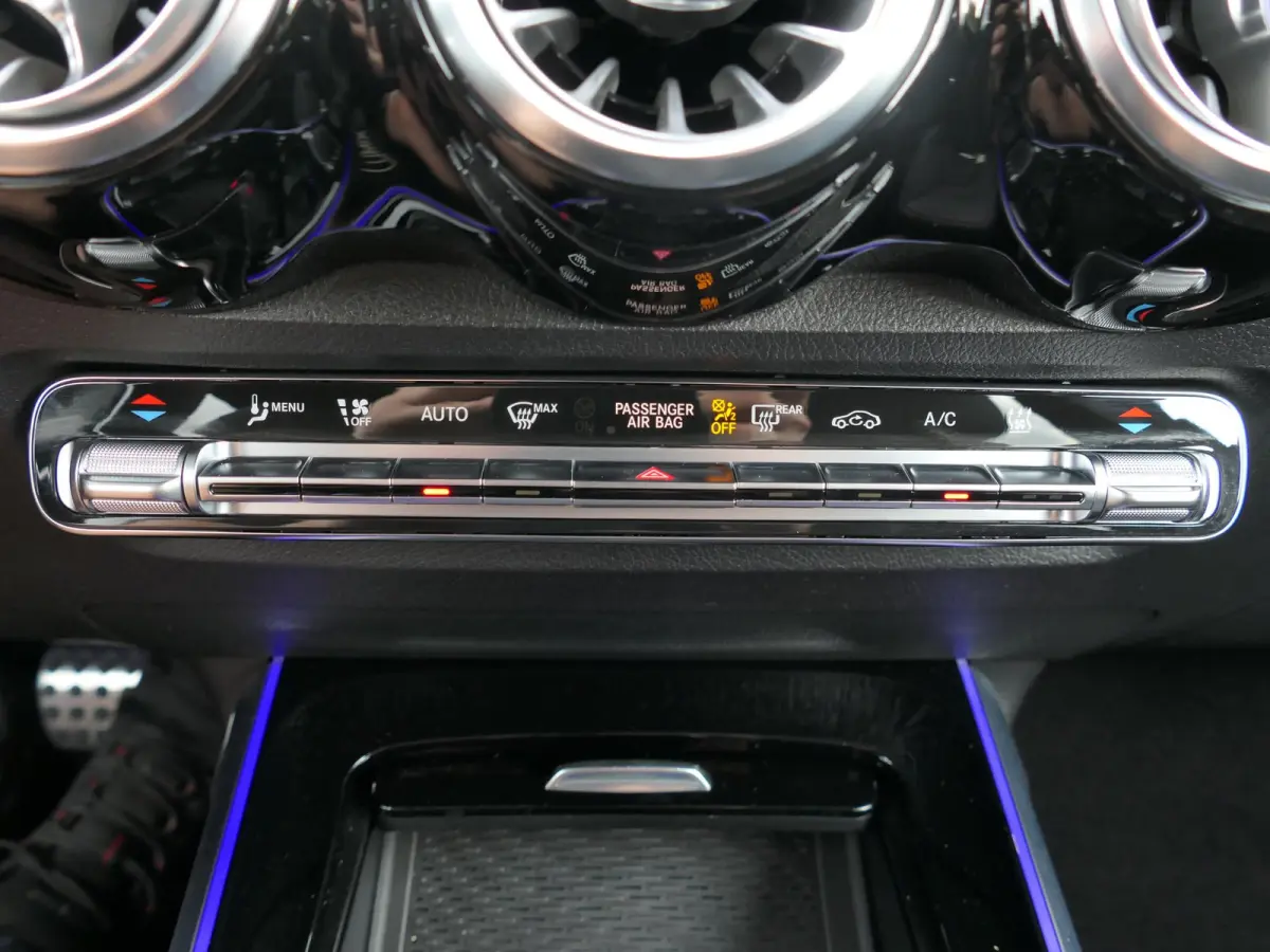 300 4MATIC AMG Line 7p. 67 kWh | Panoramadak | Full LED | Sfeerverlichting | Elektrische achterklep | Achteruitrijcamera | Dodehoek detectie | ACC | Dealer onderhouden | 1e eigenaar