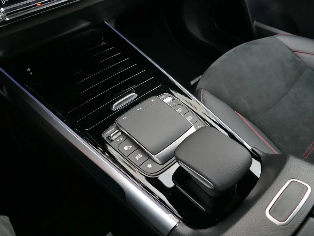 300 4MATIC AMG Line 7p. 67 kWh | Panoramadak | Full LED | Sfeerverlichting | Elektrische achterklep | Achteruitrijcamera | Dodehoek detectie | ACC | Dealer onderhouden | 1e eigenaar