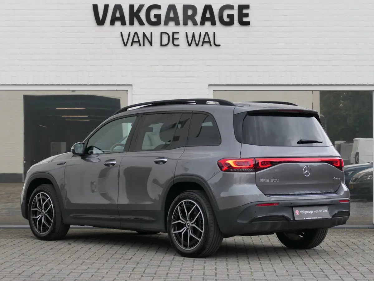 300 4MATIC AMG Line 7p. 67 kWh | Panoramadak | Full LED | Sfeerverlichting | Elektrische achterklep | Achteruitrijcamera | Dodehoek detectie | ACC | Dealer onderhouden | 1e eigenaar