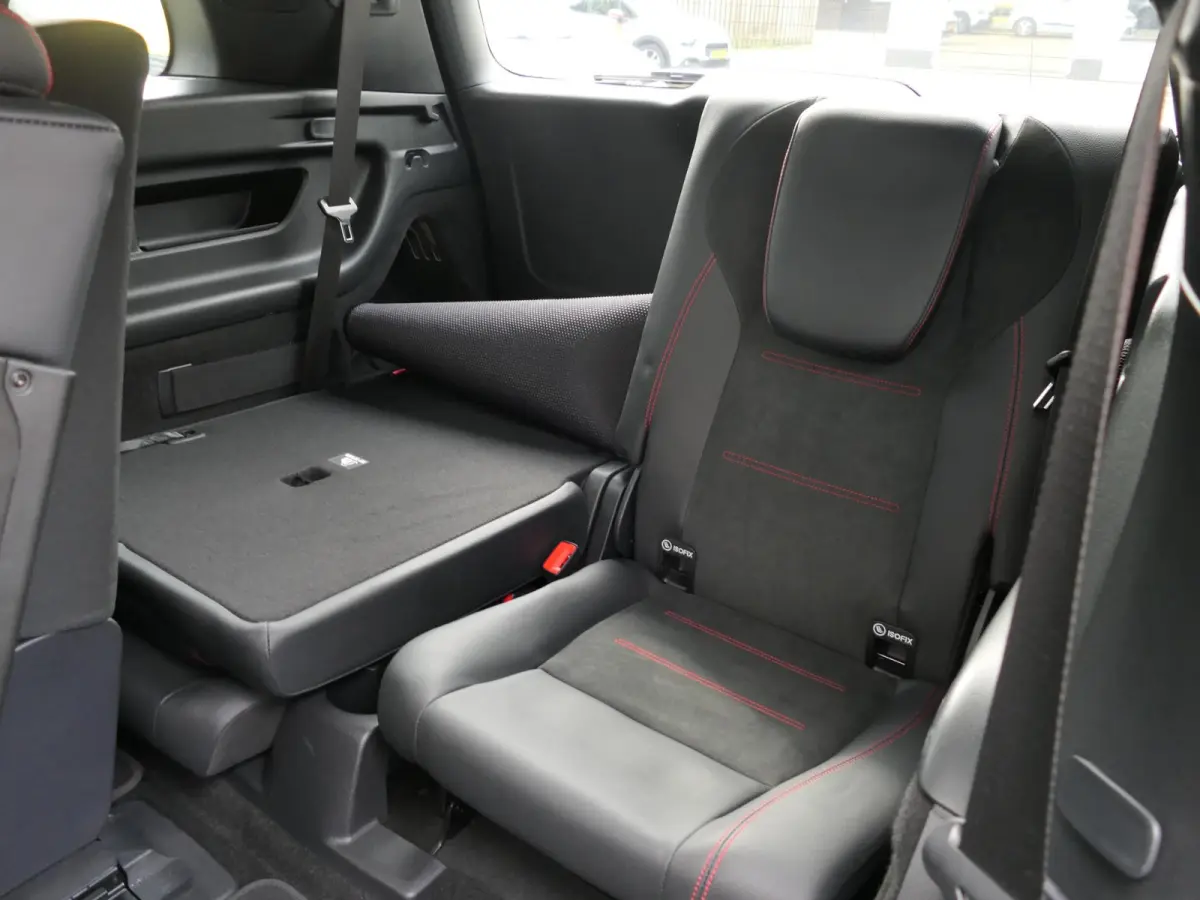 300 4MATIC AMG Line 7p. 67 kWh | Panoramadak | Full LED | Sfeerverlichting | Elektrische achterklep | Achteruitrijcamera | Dodehoek detectie | ACC | Dealer onderhouden | 1e eigenaar