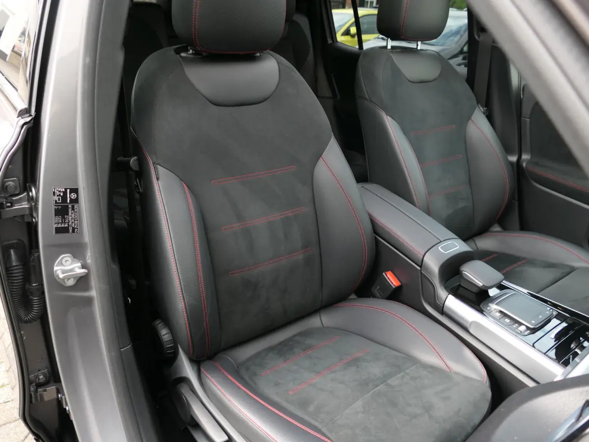 300 4MATIC AMG Line 7p. 67 kWh | Panoramadak | Full LED | Sfeerverlichting | Elektrische achterklep | Achteruitrijcamera | Dodehoek detectie | ACC | Dealer onderhouden | 1e eigenaar
