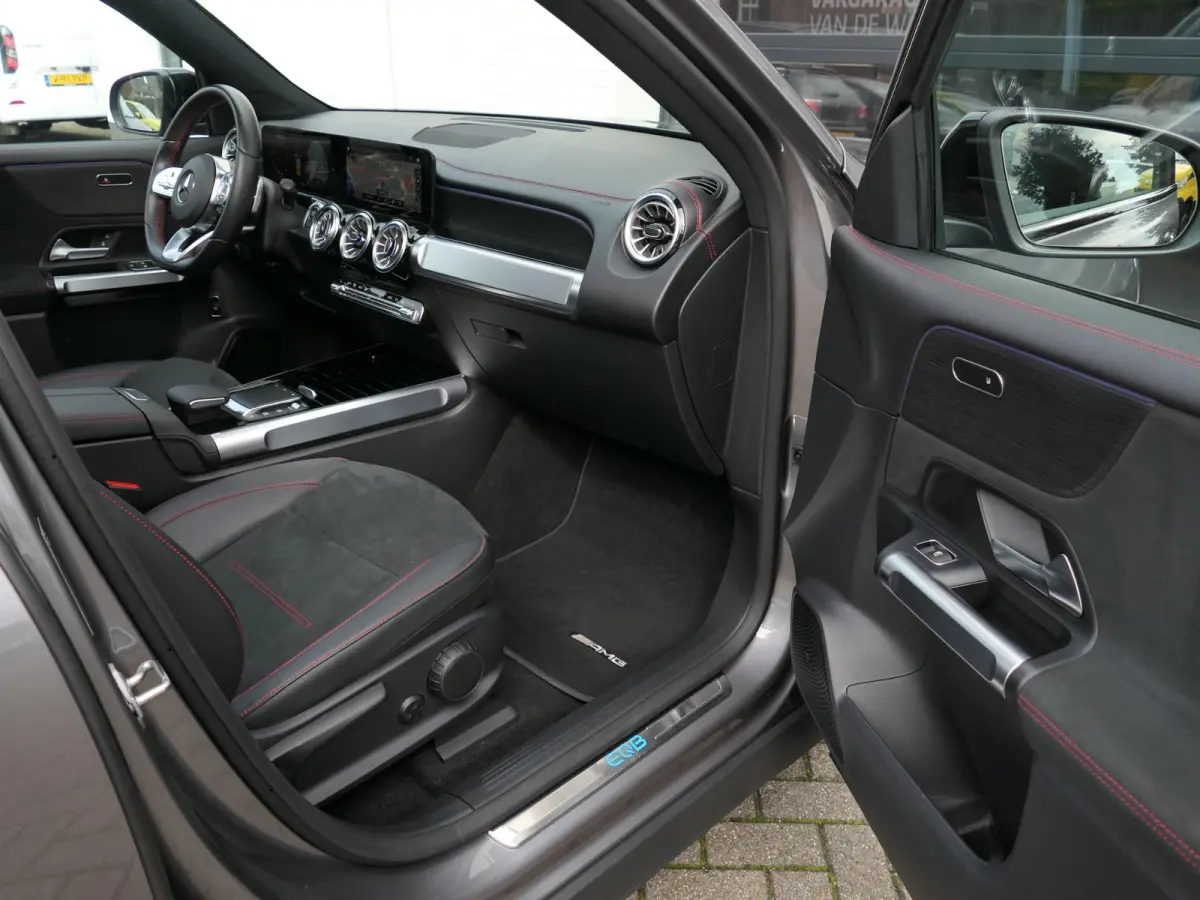 300 4MATIC AMG Line 7p. 67 kWh | Panoramadak | Full LED | Sfeerverlichting | Elektrische achterklep | Achteruitrijcamera | Dodehoek detectie | ACC | Dealer onderhouden | 1e eigenaar