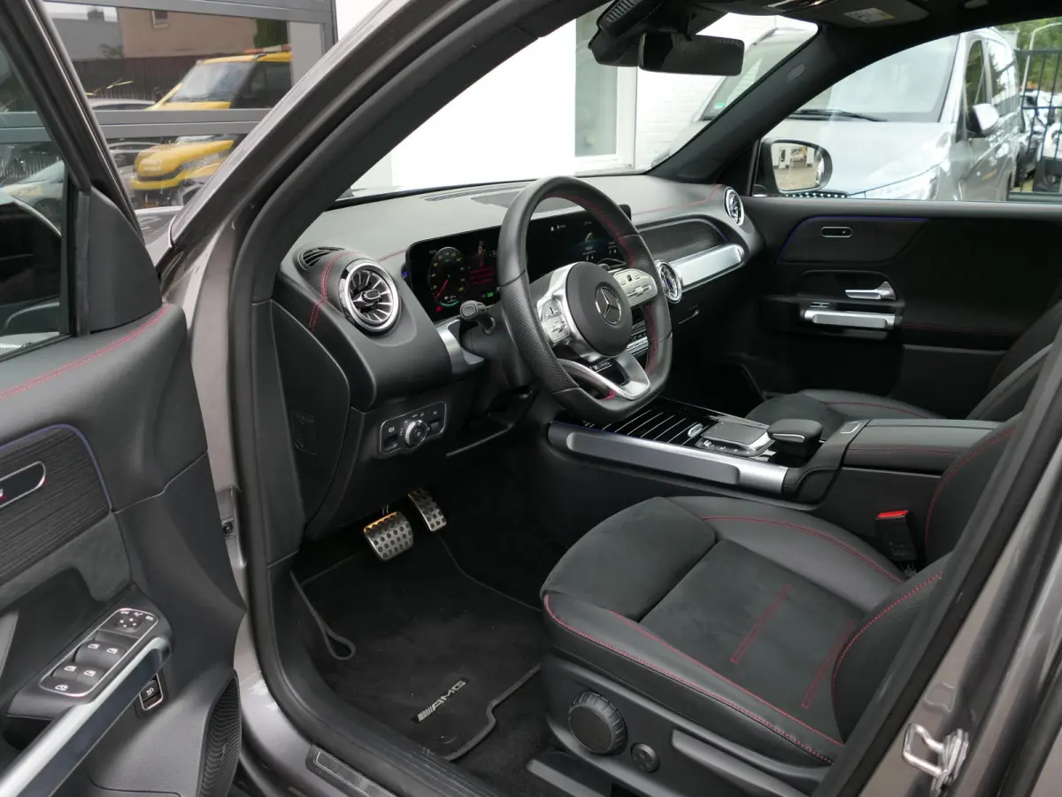 300 4MATIC AMG Line 7p. 67 kWh | Panoramadak | Full LED | Sfeerverlichting | Elektrische achterklep | Achteruitrijcamera | Dodehoek detectie | ACC | Dealer onderhouden | 1e eigenaar
