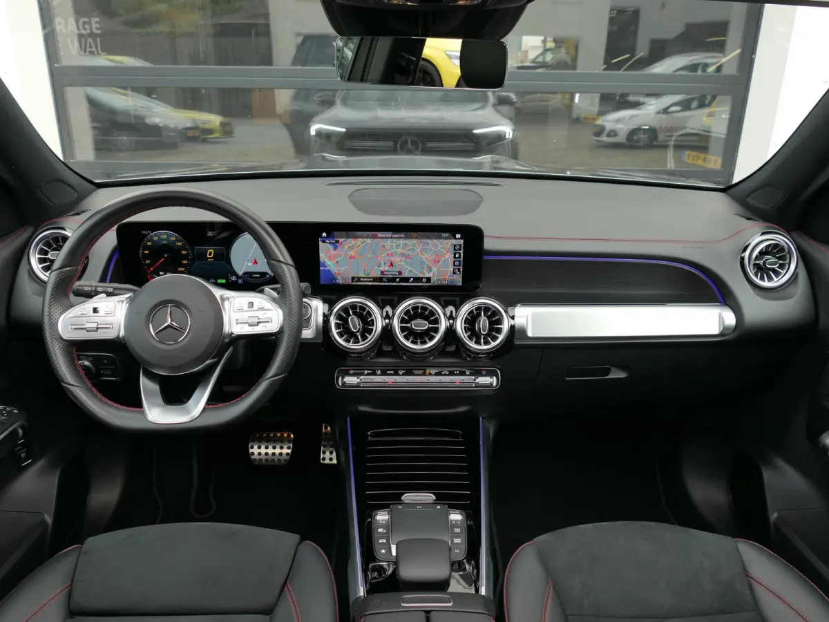300 4MATIC AMG Line 7p. 67 kWh | Panoramadak | Full LED | Sfeerverlichting | Elektrische achterklep | Achteruitrijcamera | Dodehoek detectie | ACC | Dealer onderhouden | 1e eigenaar