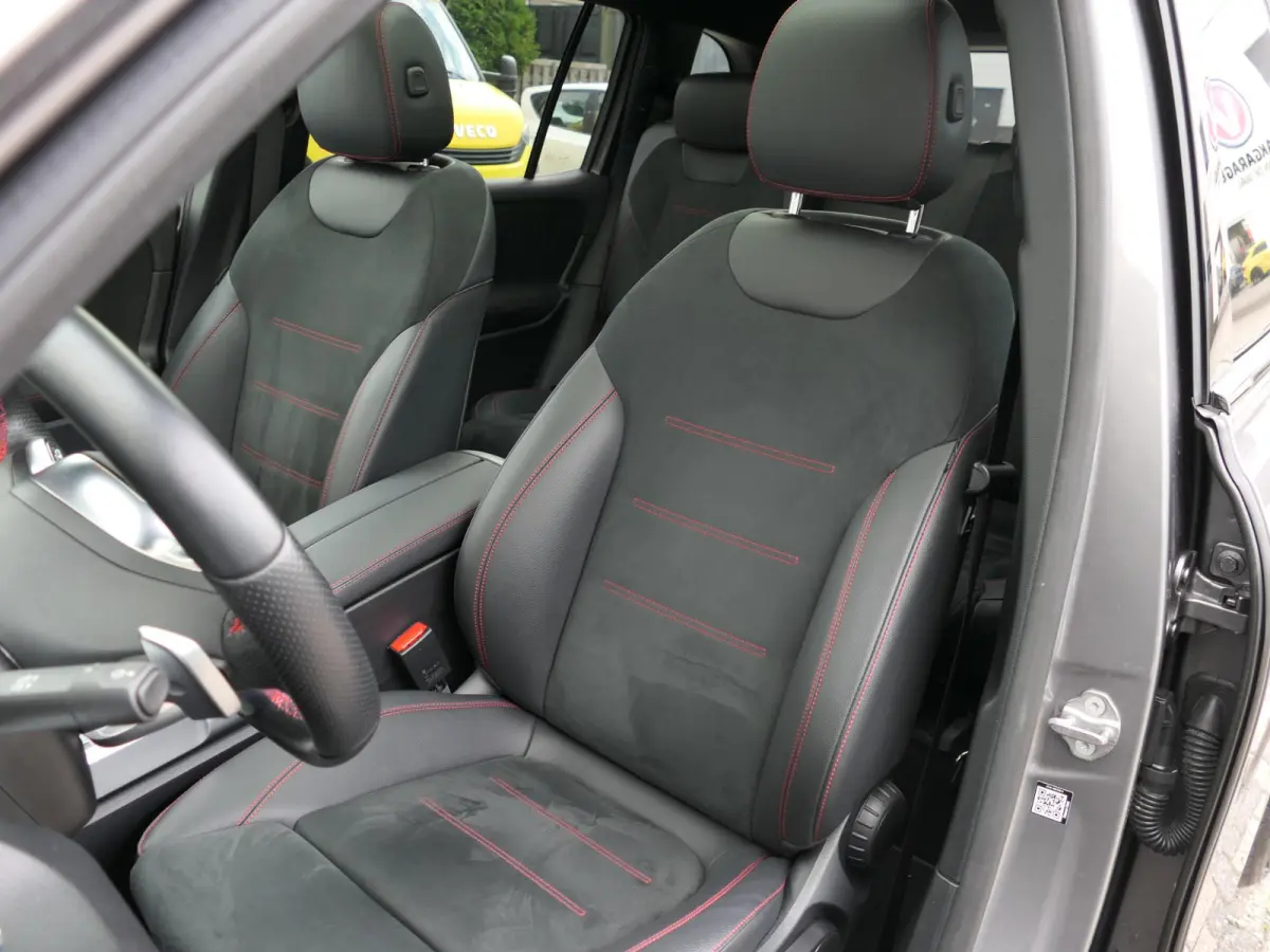 300 4MATIC AMG Line 7p. 67 kWh | Panoramadak | Full LED | Sfeerverlichting | Elektrische achterklep | Achteruitrijcamera | Dodehoek detectie | ACC | Dealer onderhouden | 1e eigenaar